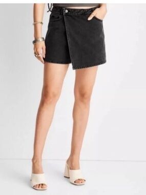Future Collective Alani Noelle Black Denim Skort Mini Women’s Size 6